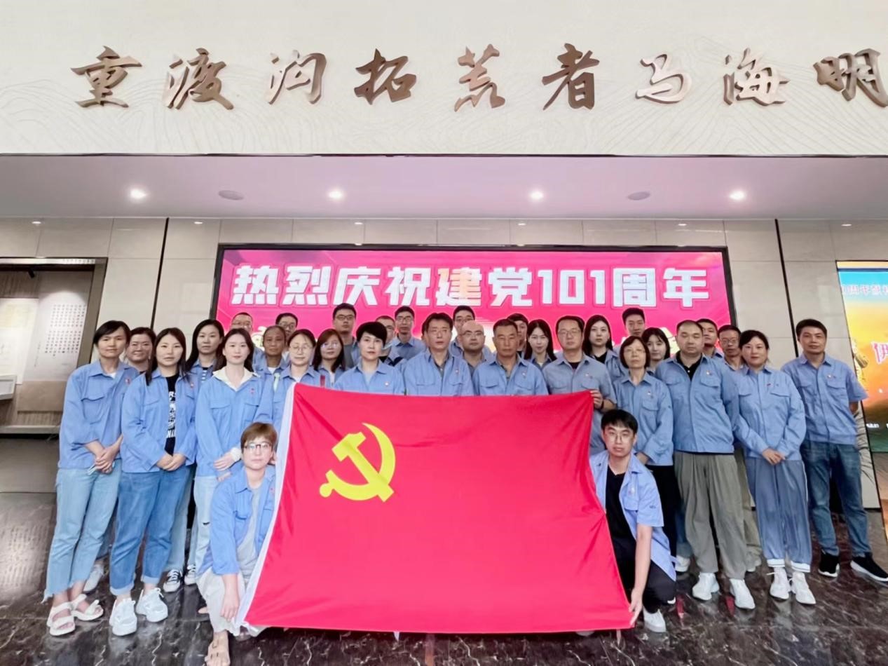 向先進(jìn)學(xué)習(xí)，向楷模致敬